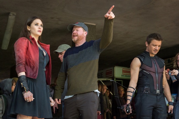 Marvel's Avengers: Age Of Ultron Elizabeth Olsen (Scarlet Witch/Wanda Maximoff), Director Joss Whedon, and Jeremy Renner (Hawkeye) on set. Ph: Jay Maidment ©Marvel 2015