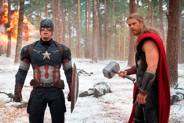 Marvel's Avengers: Age Of UltronL to R: Captain America/Steve Rogers (Chris Evans) and Thor (Chris Hemsworth)Ph: Jay Maidment©Marvel 2015